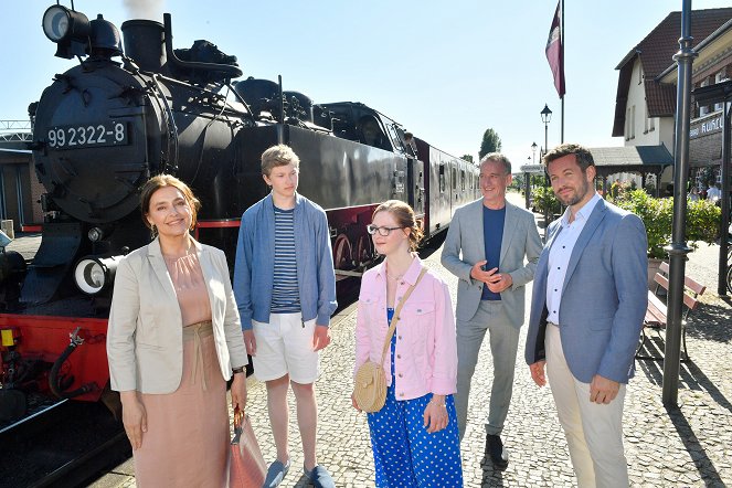 Kreuzfahrt ins Glück - Hochzeitsreise an die Ostsee - Photos - Elisabeth Romano, Valentin von Falkenhayn, Tamara Röske, Heio von Stetten, Jan Hartmann