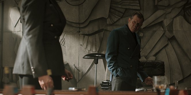 Pennyworth - The Burning Bridge - Filmfotos - Jason Flemyng