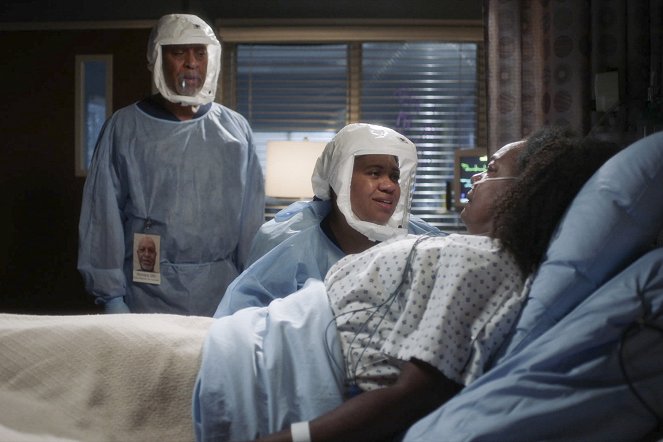 Grey's Anatomy - Fight the Power - Photos - James Pickens Jr., Chandra Wilson