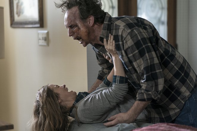 The Walking Dead: Mi vagyunk a világvége - Season 1 - Temető az ég - Filmfotók - Catherine Taber, Kai Lennox