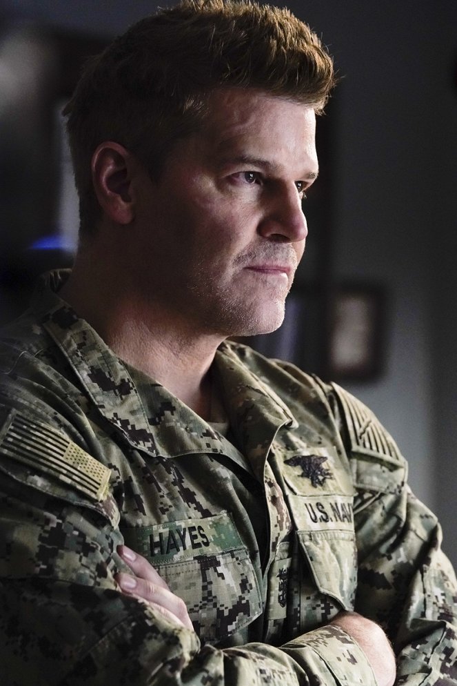 SEAL Team - Season 4 - Shockwave - Photos - David Boreanaz