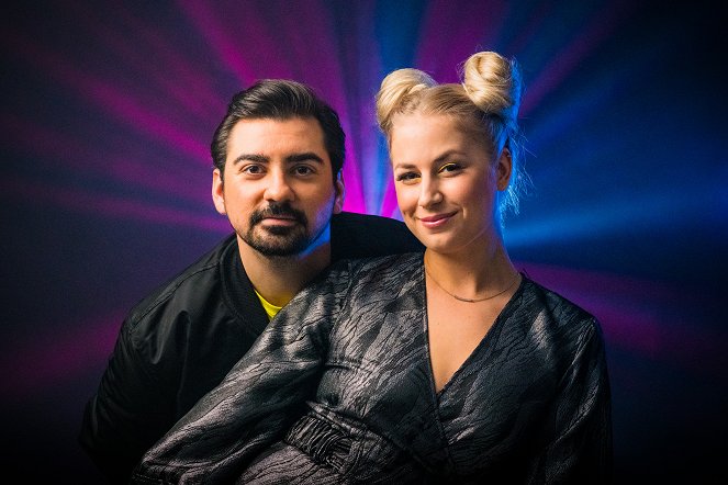 Vuosi vaihtuu 2020 - Werbefoto - Gogi Mavromichalis, Emma Karasjoki