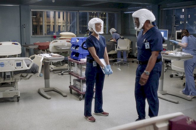 Grey's Anatomy - No Time for Despair - Photos - Kim Raver, James Pickens Jr.