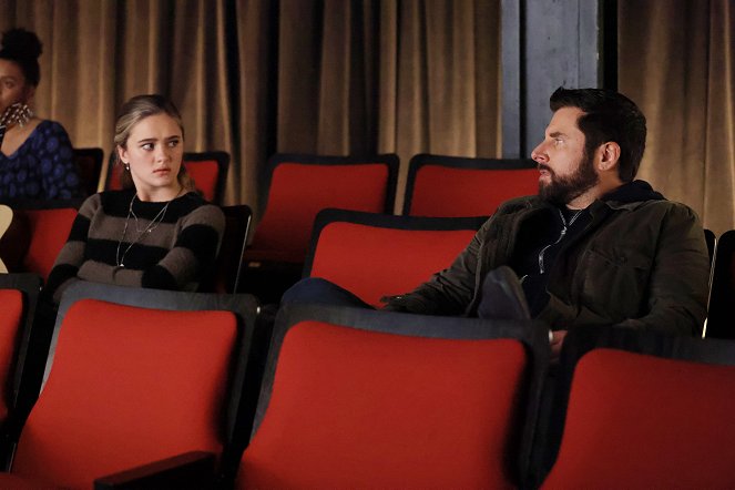 A Million Little Things - The Talk - Z filmu - Lizzy Greene, James Roday Rodriguez