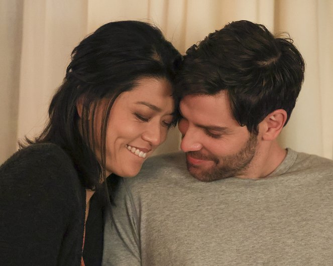 A Million Little Things - Season 3 - The Talk - Van film - Grace Park, David Giuntoli