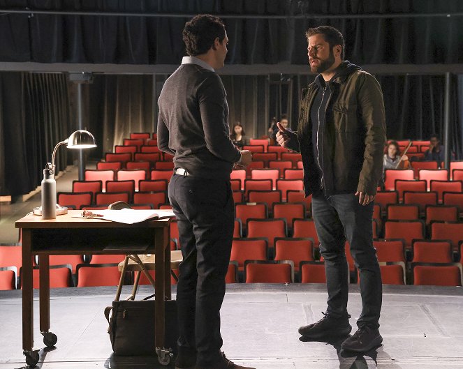 A Million Little Things - Season 3 - The Talk - Filmfotos - James Roday Rodriguez