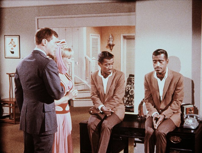 Bezaubernde Jeannie - Season 2 - Ein Zwilling kommt selten allein - Filmfotos - Larry Hagman, Barbara Eden, Sammy Davis Jr.
