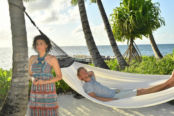 Das Traumschiff - Seychellen - Filmfotos - Liza Tzschirner, Frederic Heidorn