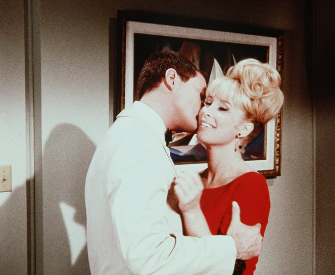 I Dream of Jeannie - The Birds and the Bees Bit - Photos - Larry Hagman, Barbara Eden