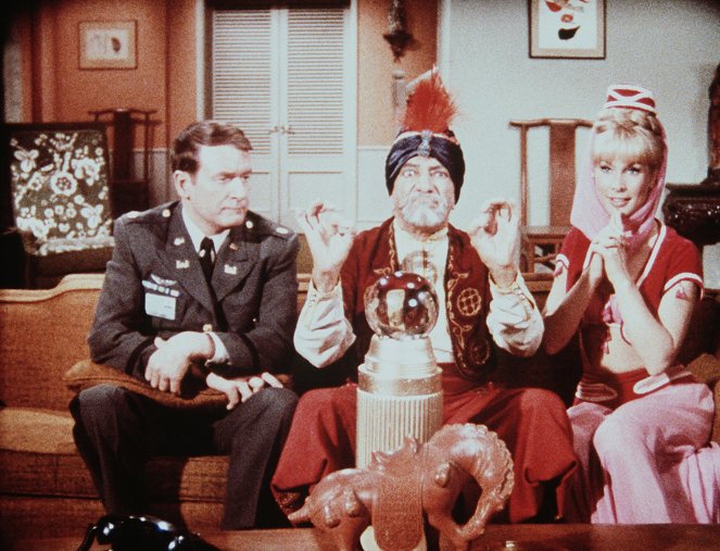 I Dream of Jeannie - The Birds and the Bees Bit - Photos - Barbara Eden