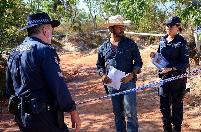 Mystery Road: The Series - Artifacts - Z filmu