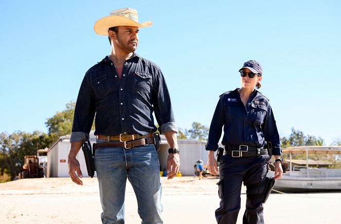 Mystery Road: The Series - Artifacts - Do filme