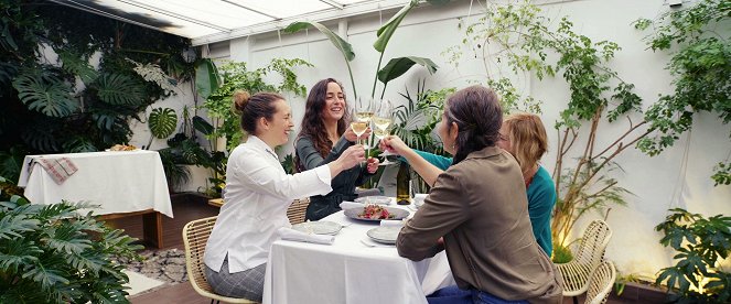 Darwin se sienta a la mesa - De la película