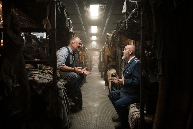 Snowpiercer - Season 2 - The Time of Two Engines - Van de set - Mike O'Malley