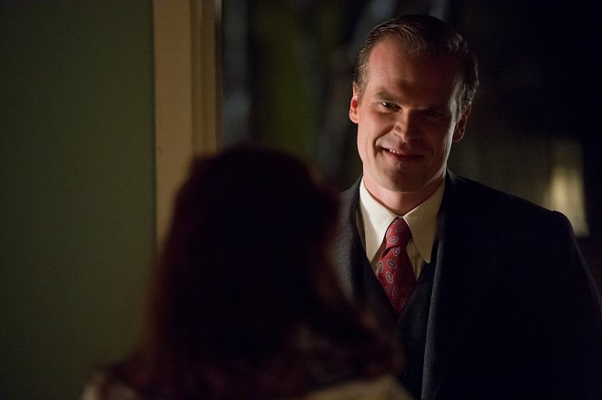 Manhattan - Season 1 - The Hive - Photos - David Harbour