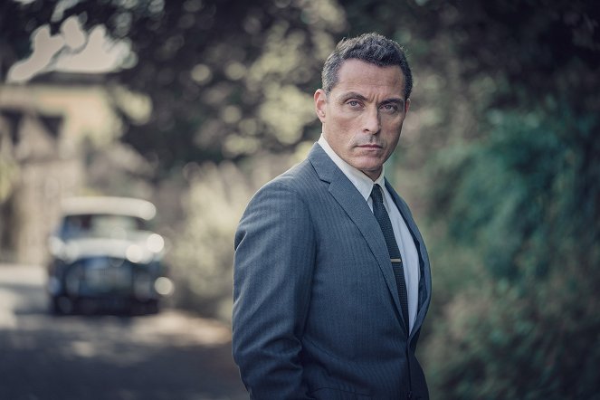 Agatha Christie: Das fahle Pferd - Episode 1 - Werbefoto - Rufus Sewell