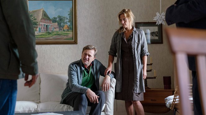 Morden im Norden - Season 7 - Freier Fall - Z filmu - Patrick von Blume, Janna Striebeck