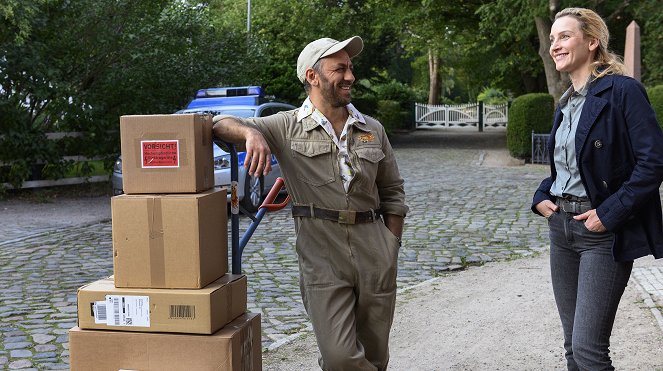 Nord bei Nordwest - Im Namen des Vaters - Film - Cem Ali Gültekin, Jana Klinge