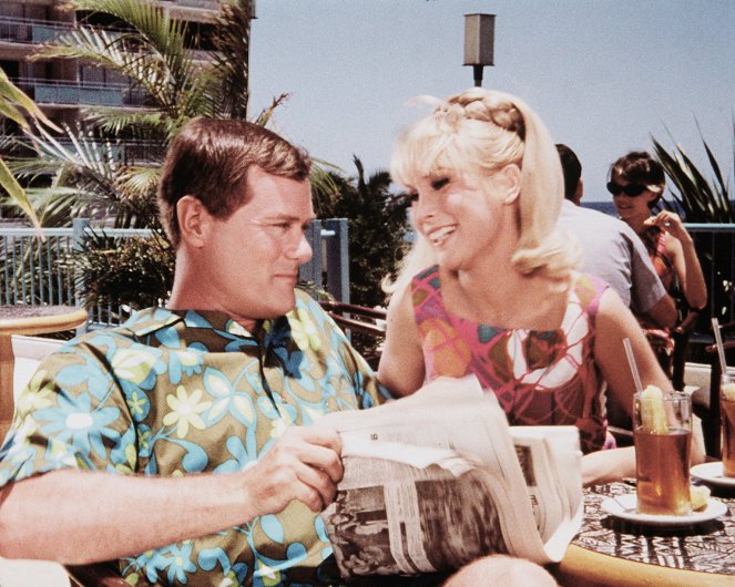 I Dream of Jeannie - Season 3 - The Second Greatest Con Artist in the World - Z filmu