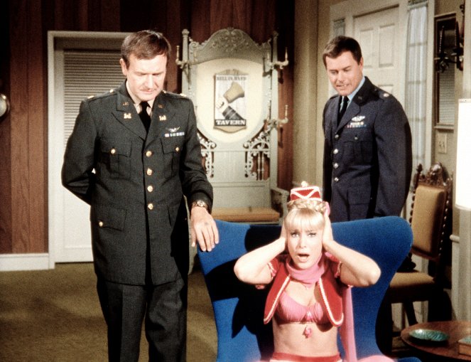 I Dream of Jeannie - My Master, the Weakling - Photos