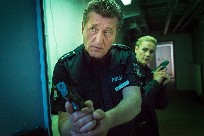 Policie Hamburk - Série 11 - V Hamburku se servírují psi - Z filmu
