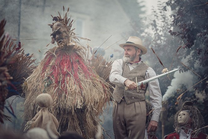 The Pale Horse - Episode 1 - De la película - James Fleet