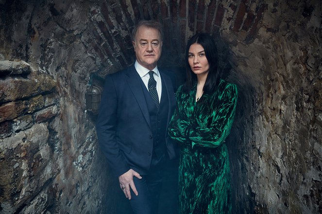 A Discovery of Witches - Season 1 - Promokuvat - Owen Teale, Malin Buska
