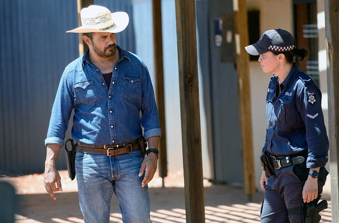 Mystery Road: The Series - To Live with the Living - Z filmu
