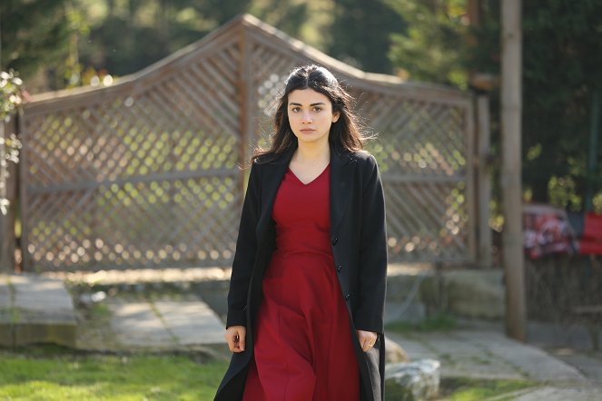 Yemin - Photos - Özge Yağız