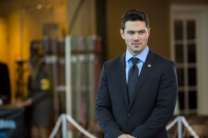 Unleashing Mr. Darcy - Film - Ryan Paevey