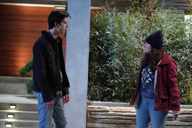 The Conners - Season 3 - A Cold Mom, a Brother Daddy and a Prison Baby - Photos - Emma Kenney