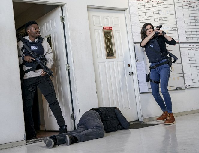 NCIS : Los Angeles - Overdue - Film - Caleb Castille, Daniela Ruah