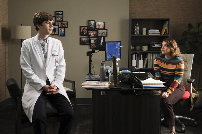 Dobrý doktor - Season 4 - Princip neurčitosti - Z filmu - Freddie Highmore, Paige Spara