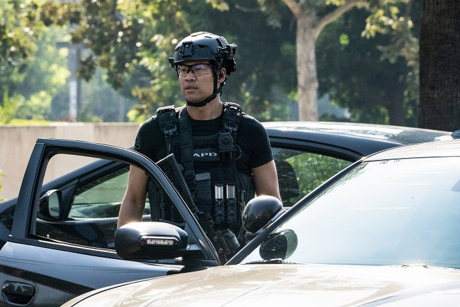 S.W.A.T. - Season 4 - Fracture - Photos - David Lim