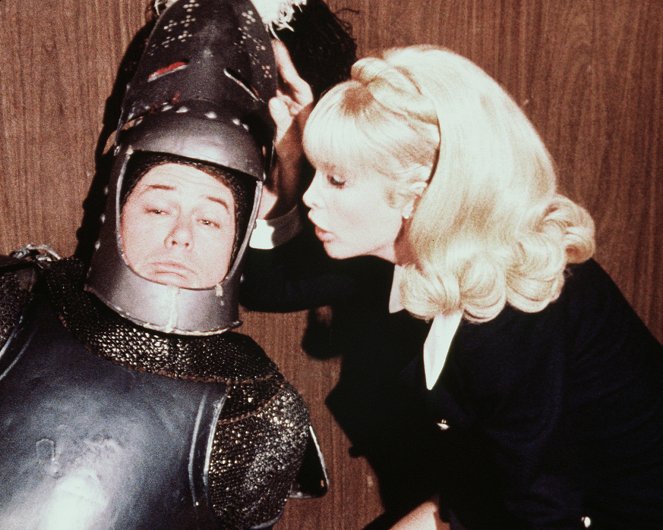 I Dream of Jeannie - Jeannie and the Great Bank Robbery - Photos