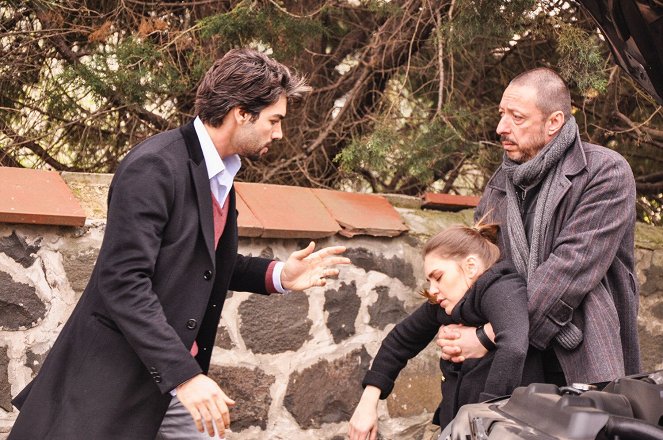 Winter Sun - Episode 4 - Filmfotos - Şükrü Özyıldız, Aslı Enver, Hakan Boyav