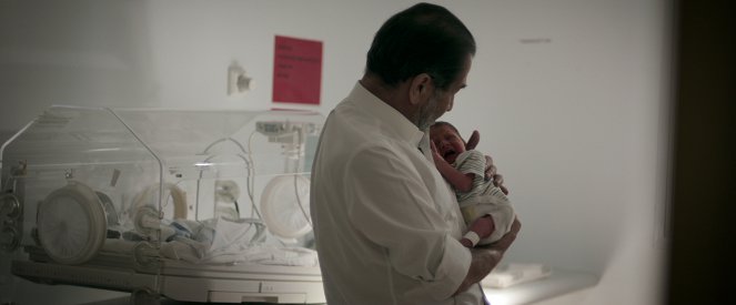 Chirurgický řez - Záchrana života před narozením - Z filmu