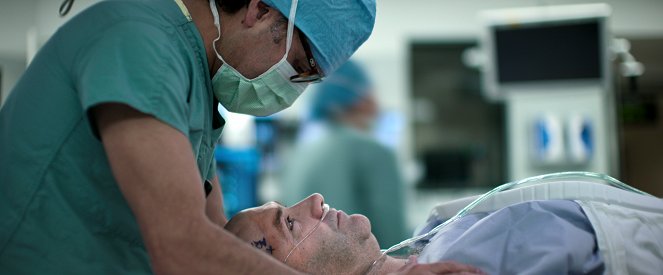 Der chirurgische Schnitt - Heiliges Hirn - Filmfotos