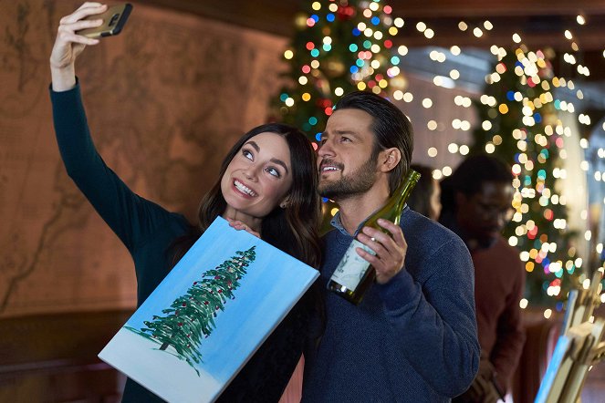 On the 12th Date of Christmas - Photos - Mallory Jansen, Tyler Hynes