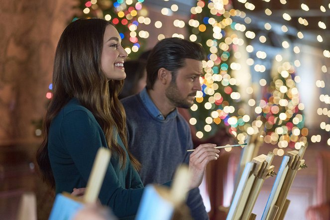 On the 12th Date of Christmas - Photos - Mallory Jansen, Tyler Hynes