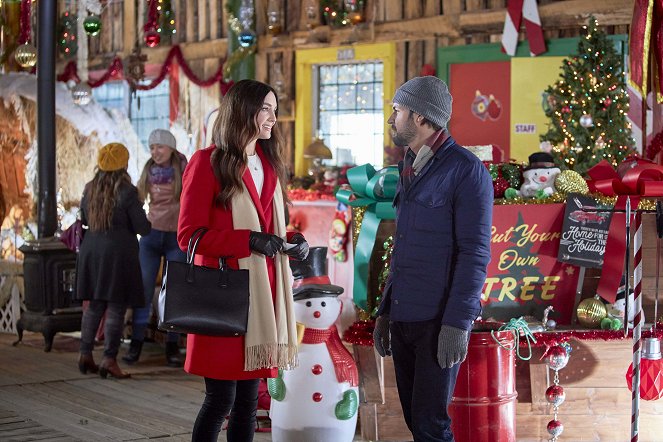 On the 12th Date of Christmas - Photos - Mallory Jansen, Tyler Hynes