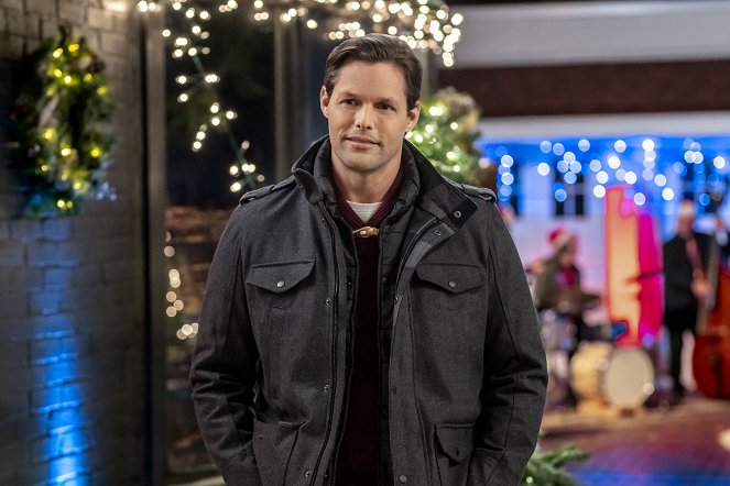 Swept Up By Christmas - Photos - Justin Bruening