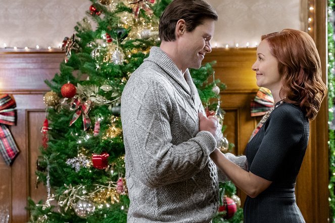Swept Up By Christmas - Do filme - Justin Bruening, Lindy Booth