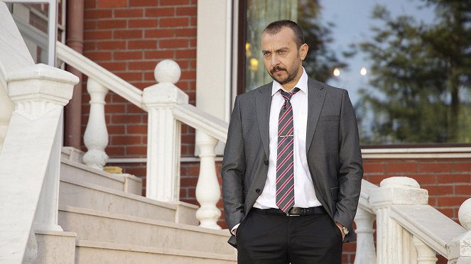 Son Yaz - Season 1 - İki Yabancı - Filmfotos - Ali Atay