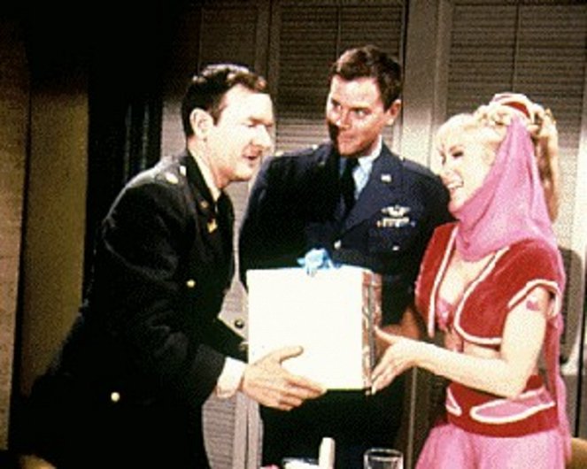 I Dream of Jeannie - Season 3 - Haven't I Seen Me Someplace Before? - Photos
