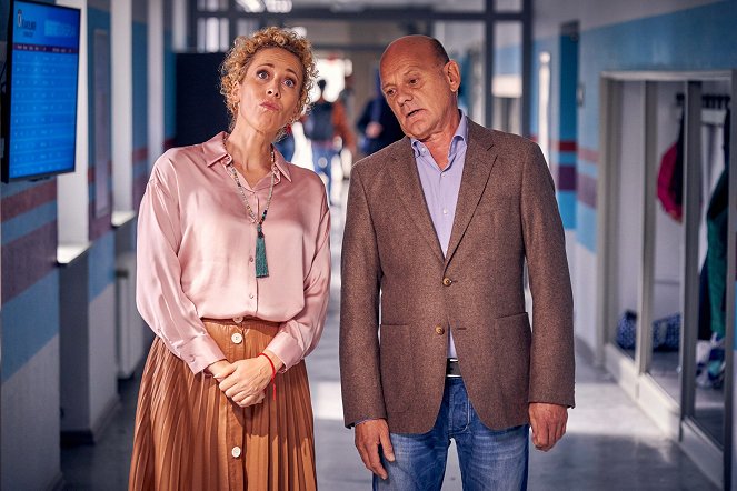 Der Lehrer - Season 9 - Weil ich ’ne Lücke füllen muss - Photos - Claudia Hiersche, Ulrich Gebauer