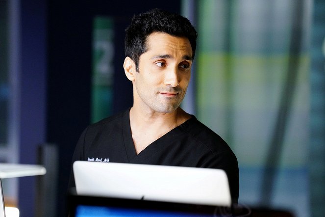 Chicago Med - Do You Know the Way Home? - Photos - Dominic Rains