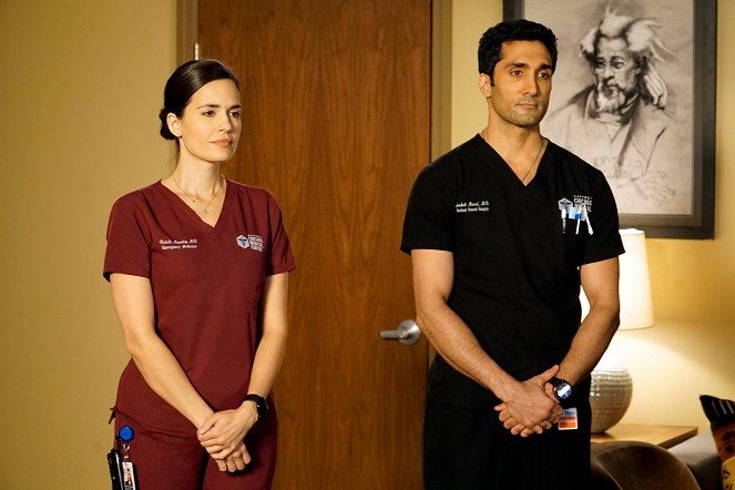 Chicago Med - In Search of Forgiveness, Not Permission - Van film - Torrey DeVitto, Dominic Rains