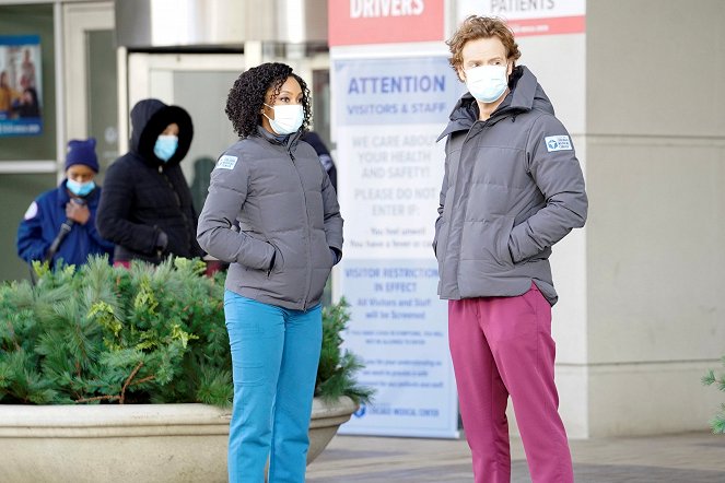 Chicago Med - In Search of Forgiveness, Not Permission - Film - Yaya DaCosta, Nick Gehlfuss