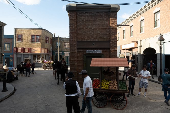 Murdoch Mysteries - Season 13 - Prodigal Father - Van de set